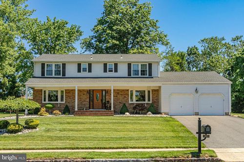 91 Hidden Lake Dr, North Brunswick, NJ, 08902-1212 | Card Image