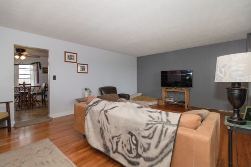 9937 N 1250 East Rd, Shirley, IL, 61772-9583 | Card Image