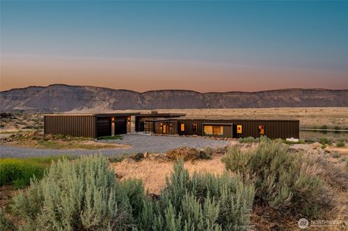 671 Ravens Home Ln, Malaga, WA, 98828 | Card Image