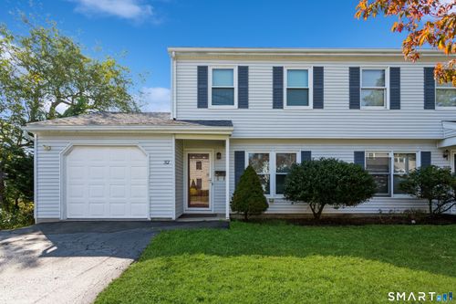 32-32 Sherwood Pl, Southport, CT, 06890-1116 | Card Image