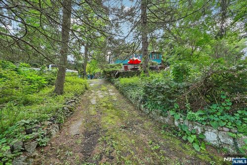 18 Nakomis Path, Lincoln Park, NJ, 07035-2318 | Card Image