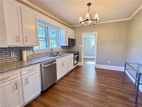 531 Elk Spur St, Elkin, NC, 28621-3205 | Card Image