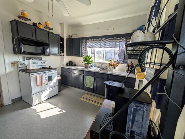 717 George St, House other with 2 bedrooms, 1 bathrooms and 2 parking in Scottdale PA | Image 6