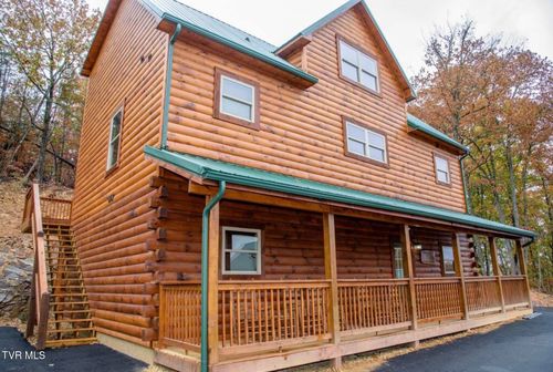 834 String Run Way, Pigeon Forge, TN, 37863 | Card Image