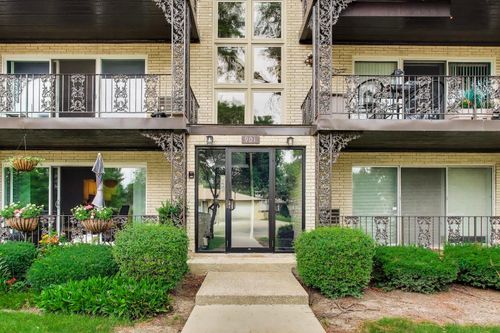 12-901 8th Ave, La Grange, IL, 60525-6920 | Card Image