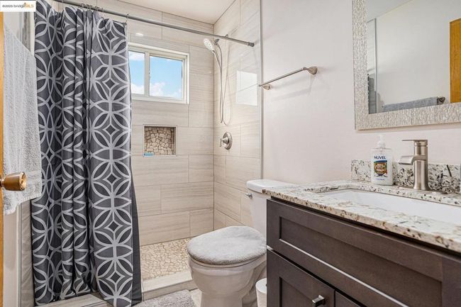 Bathroom 2 | Image 8