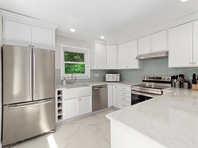 5070 University Blvd, House other with 3 bedrooms, 2 bathrooms and 6 parking in Coraopolis PA | Image 14
