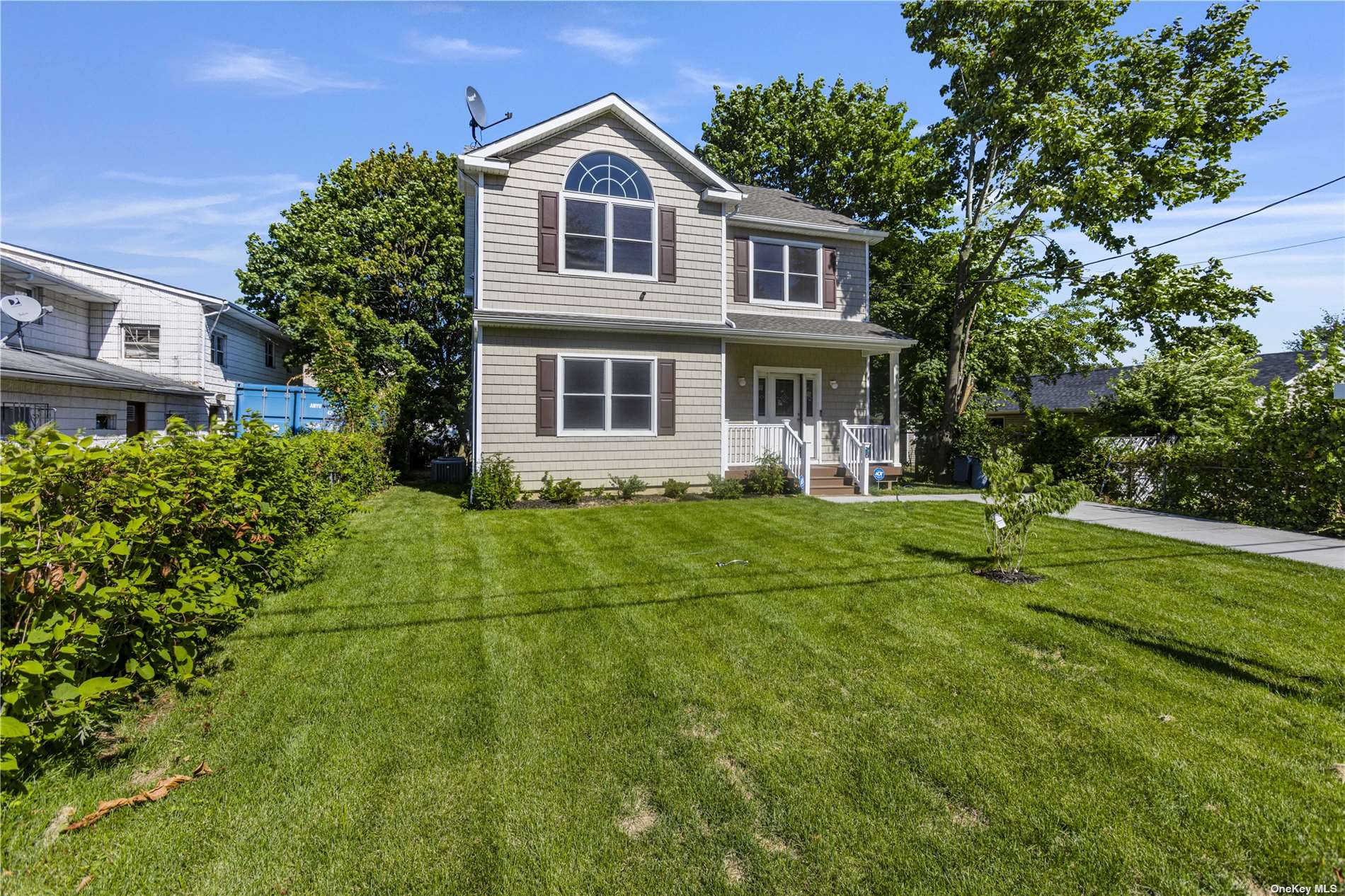 Warren St, Amityville, NY 11701
