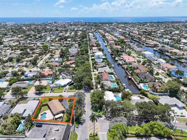 2141 Ne 49 Th St, House other with 3 bedrooms, 2 bathrooms and null parking in Lighthouse Point FL | Image 38