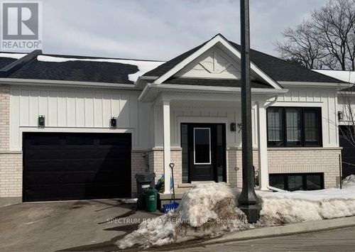 7 Santa Barbara Lane, Georgetown, ON, L7G0P7 | Card Image