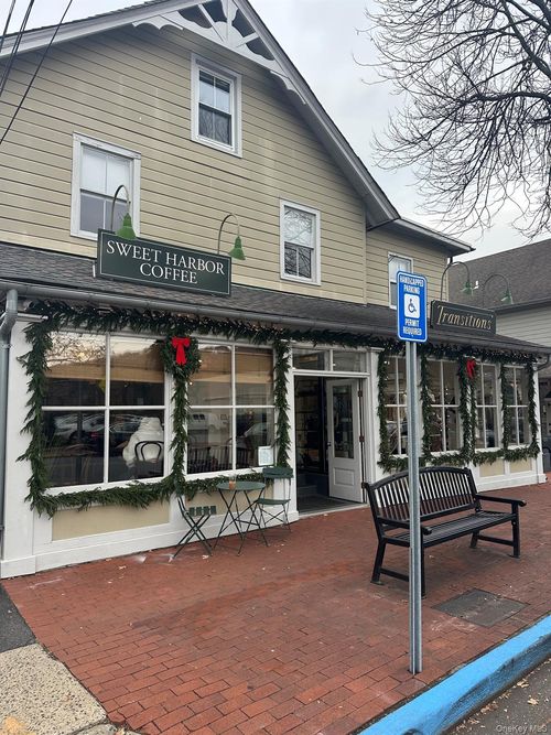 1353 Old Northern Blvd, Roslyn, NY, 11576-2163 | Card Image