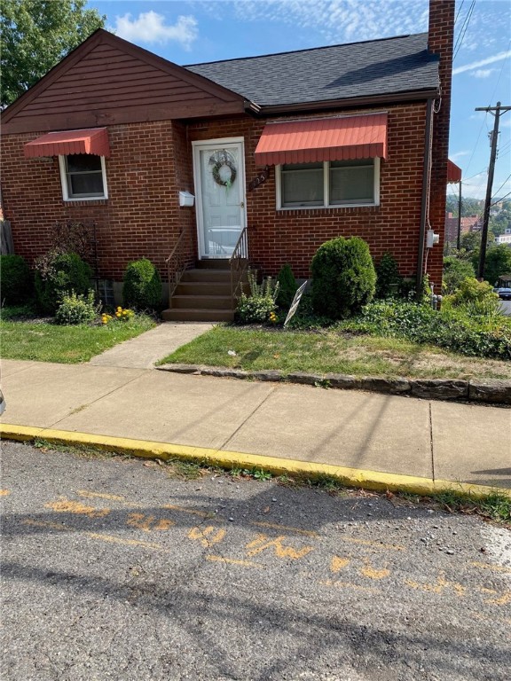7th Ave, Carnegie, PA 15106