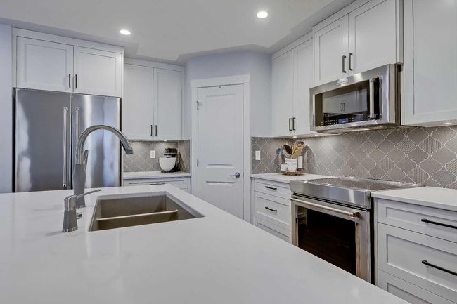 325 - 2233 34 Avenue Sw, Condo with 2 bedrooms, 2 bathrooms and 2 parking in Calgary AB | Image 4