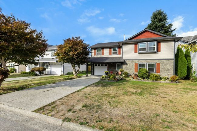 22531 Kendrick Loop, House other with 4 bedrooms, 3 bathrooms and 3 parking in Maple Ridge BC | Image 2