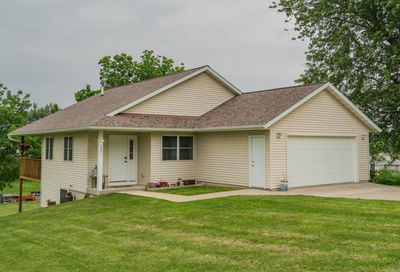 107 Sw 5 Avenue, House other with 3 bedrooms, 1 bathrooms and null parking in Waukon IA | Image 1