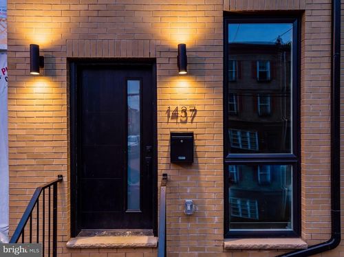 1437 S 8th St, PHILADELPHIA, PA, 19147-5719 | Card Image