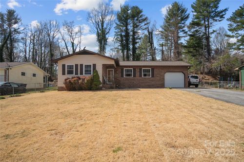 121 Upward Acres St, East Flat Rock, NC, 28726-2234 | Card Image
