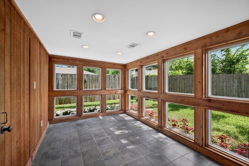 4218 Glebe Rd, Houston, TX, 77018-3002 | Card Image