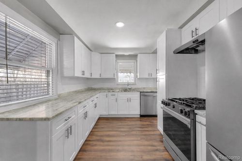 6725 Schaller St, Garden City, MI, 48135-2066 | Card Image