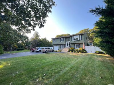 5 Huron Road, House other with 5 bedrooms, 2 bathrooms and null parking in Shirley NY | Image 2