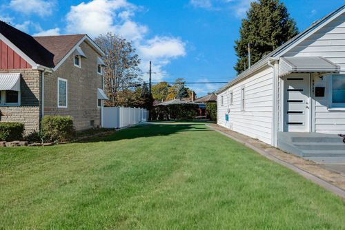 4520 N Narragansett Ave, Harwood Heights, IL, 60706-7303 | Card Image