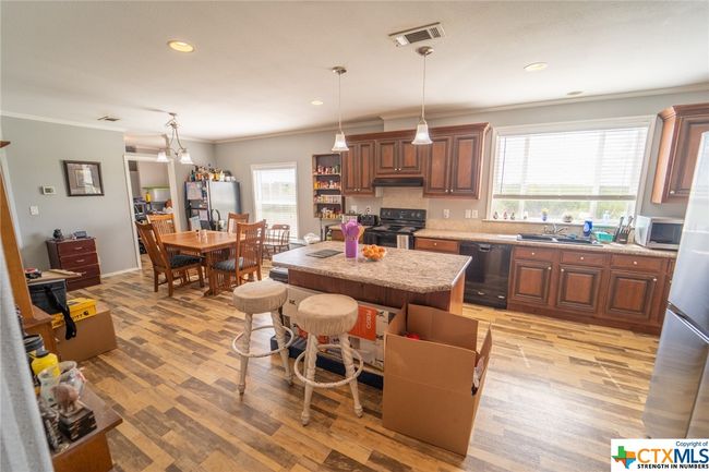 Bright and Airy Kitchen | Image 19