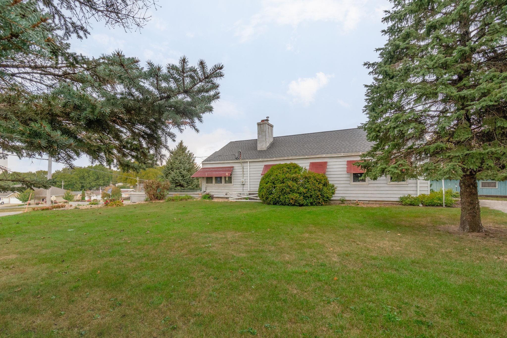 4th St, Waterloo, IA 50701