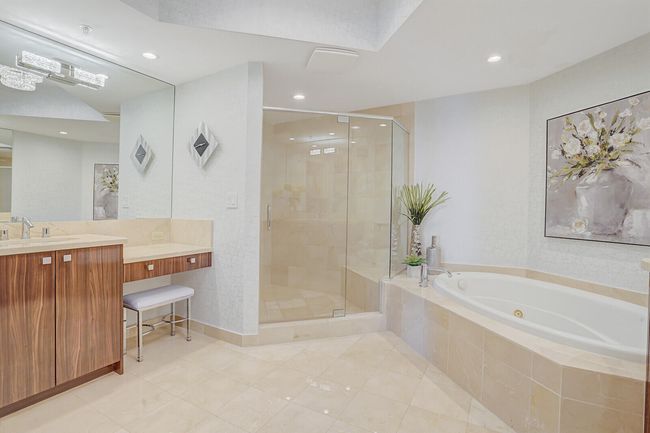 APT-1708 - 1 N Ocean Blvd, Condo with 2 bedrooms, 2 bathrooms and null parking in Pompano Beach FL | Image 31