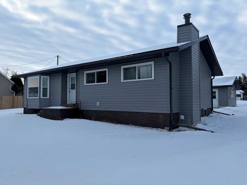 100 Balaclava St, Veteran, AB, T0C2S0 | Card Image