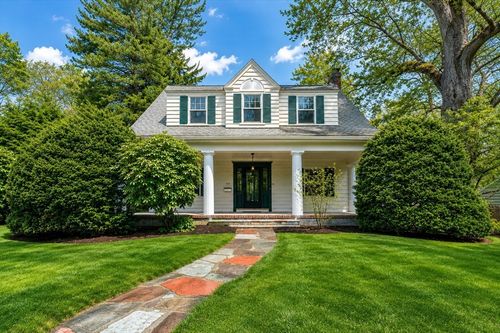 320 Quinobequin Rd, Waban, MA, 02468-2104 | Card Image
