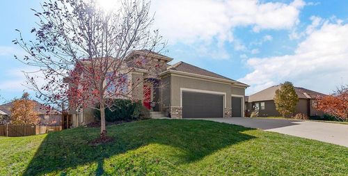 19435 W 200th Ter, Spring Hill, KS, 66083-8357 | Card Image