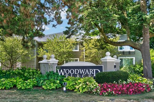 17-1111 N Old Woodward Ave, Birmingham, MI, 48009-5435 | Card Image