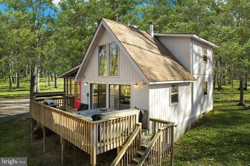 126 Flagstone Lane, BERKELEY SPRINGS, WV, 25411 | Card Image