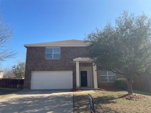 921 Rock Dove Cir, Saginaw, TX, 76131-8824 | Card Image