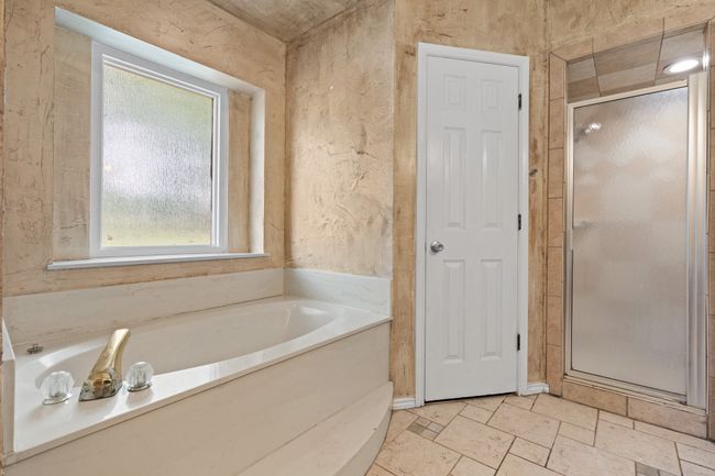 124 Bent Tree Trl, House other with 3 bedrooms, 2 bathrooms and null parking in Burleson TX | Image 18