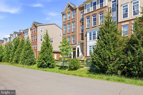 43487 Town Gate Sq, CHANTILLY, VA, 20152-1810 | Card Image