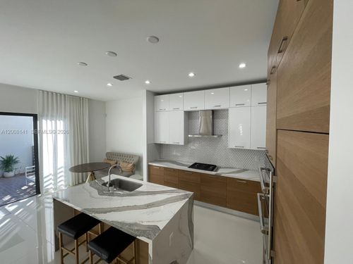 8283 Nw 44th St, Doral, FL, 33166-5800 | Card Image