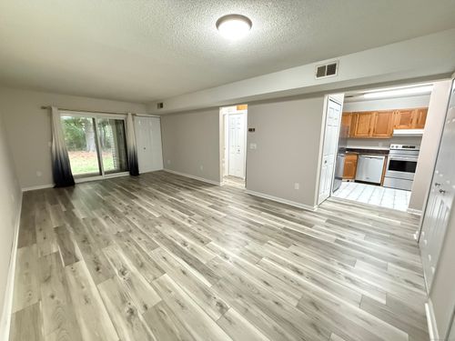 402-402 Twin Circle Dr, South Windsor, CT, 06074-2696 | Card Image