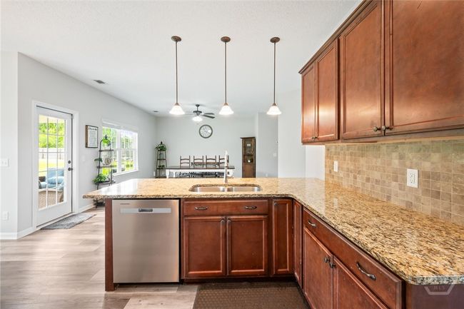 Gorgeous granite countertops. | Image 13