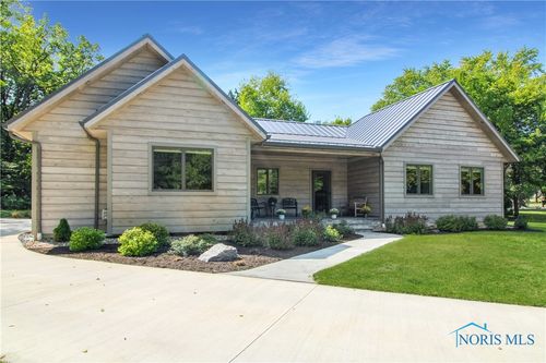 4488 E Weyhe Rd, Port Clinton, OH, 43452-9115 | Card Image
