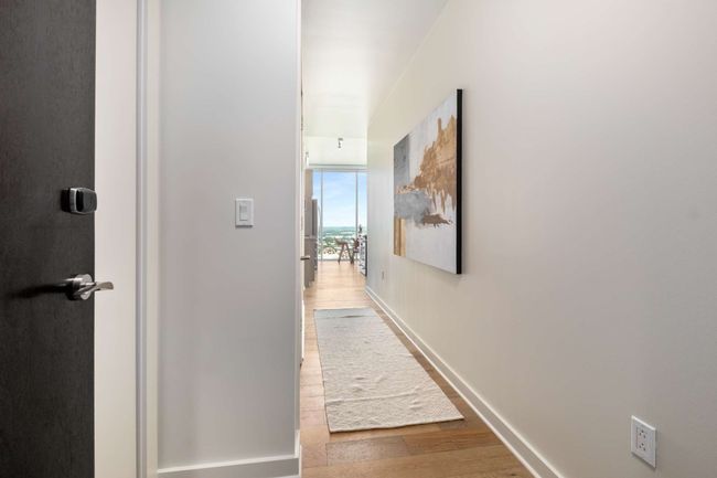 Above the hustle and bustle of the city, enter the recently renovated 2 bed, 2 bath corner residence of your dreams on the 34th floor. You'll find a large entry closet by California Closets and in-unit laundry before entering the heart of the home. | Image 4
