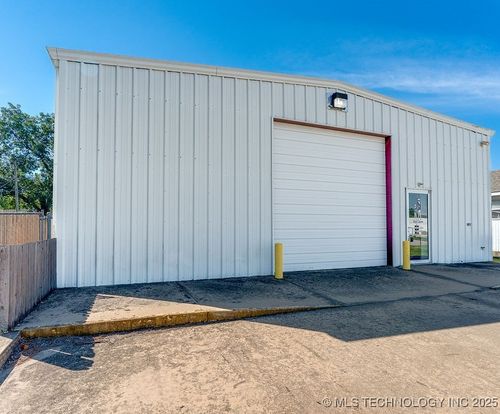 419 W 13th St, Ada, OK, 74820-6305 | Card Image