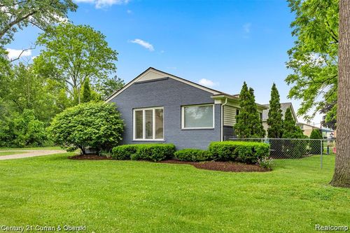 29118 Clarita St, Livonia, MI, 48152-3510 | Card Image
