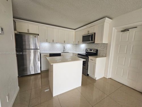 e3-1105 Green Pine Blvd, West Palm Beach, FL, 33409-7046 | Card Image