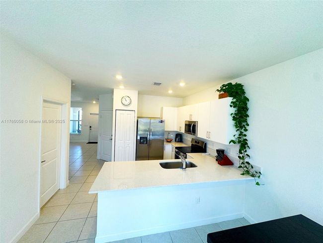 1 - 5544 Nw 27 Th Pl, Townhouse with 3 bedrooms, 3 bathrooms and null parking in Lauderhill FL | Image 13