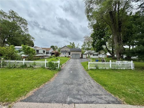 77 Mosley Rd, Greece, NY, 14616-2937 | Card Image