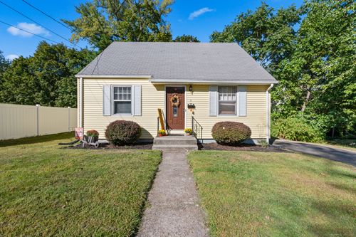 3 Pleasant St, Windsor Locks, CT, 06096-1439 | Card Image