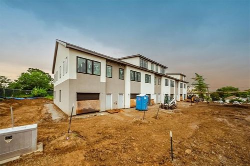 1213 E 29th St, Kansas City, MO, 64109 | Card Image