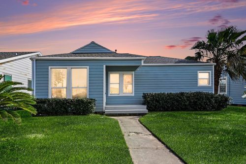 4805 Alamo Dr, Galveston, TX, 77551-4526 | Card Image