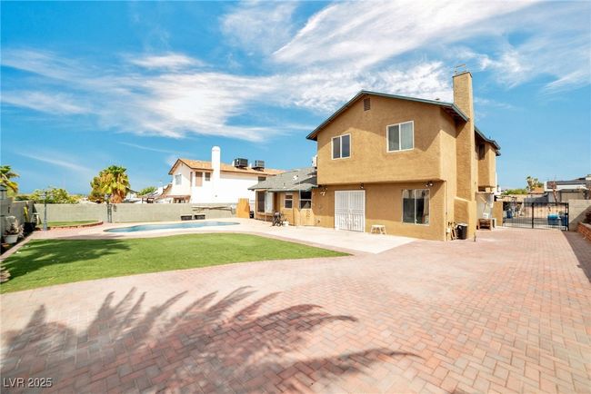 6373 Enchanting Ct, House other with 4 bedrooms, 3 bathrooms and null parking in Las Vegas NV | Image 7